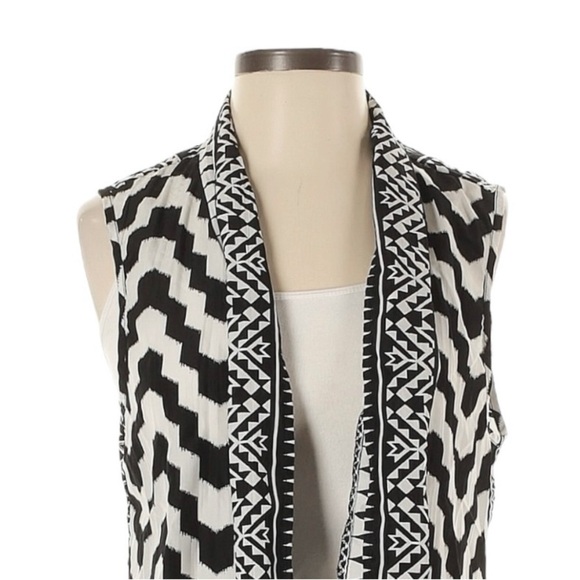 Chico’s Crinkled Lightweight Sleeveless Kimono Top M Geometric Aztec Print Vest - Picture 3 of 9